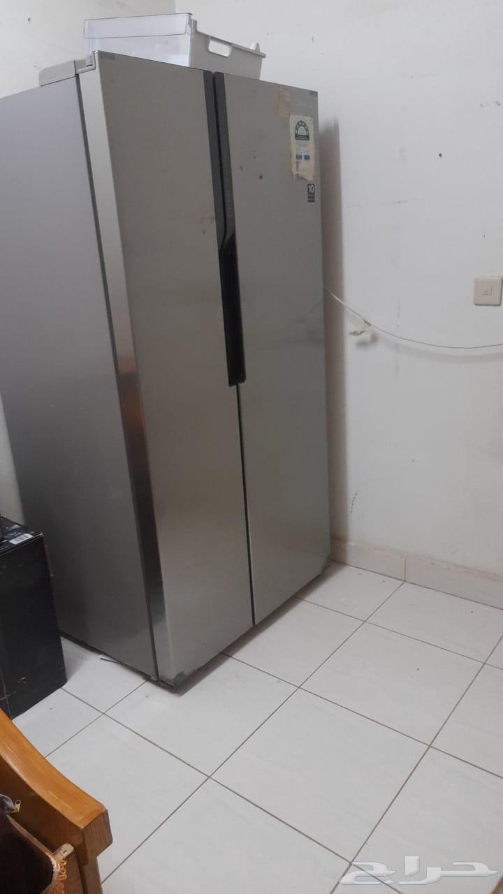 Samsung double-door refrigerator, 20 cubic feet, in excellent condition. Selling due to personal reasons.63411573820802112