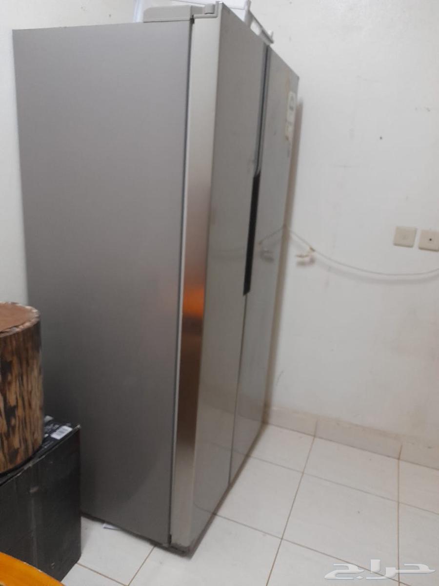 Samsung double-door refrigerator, 20 cubic feet, in excellent condition. Selling due to personal reasons.63411573820802111