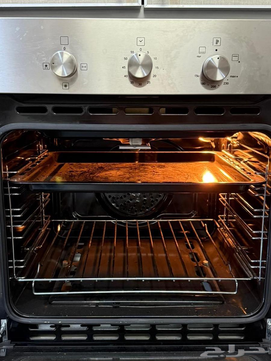 Surface gas is available with the oven; selling urgently.63409483881603114