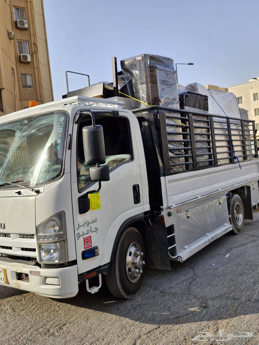 Carpenter moves furniture up and assembles children's bedroom rooms, air conditioners, carton boxes63032727398531111