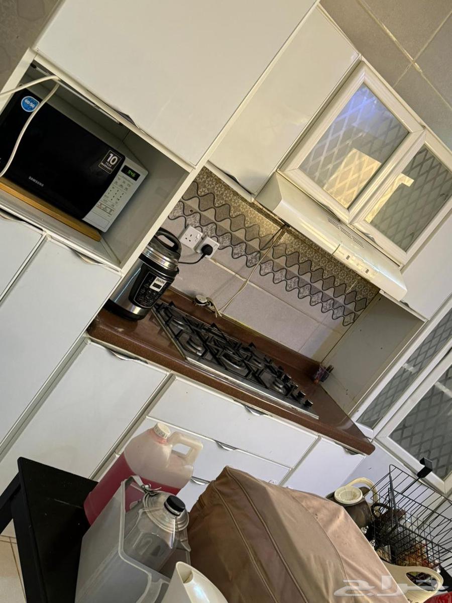 Carpenter moves furniture up and assembles children's bedroom rooms, air conditioners, carton boxes63032727398531113