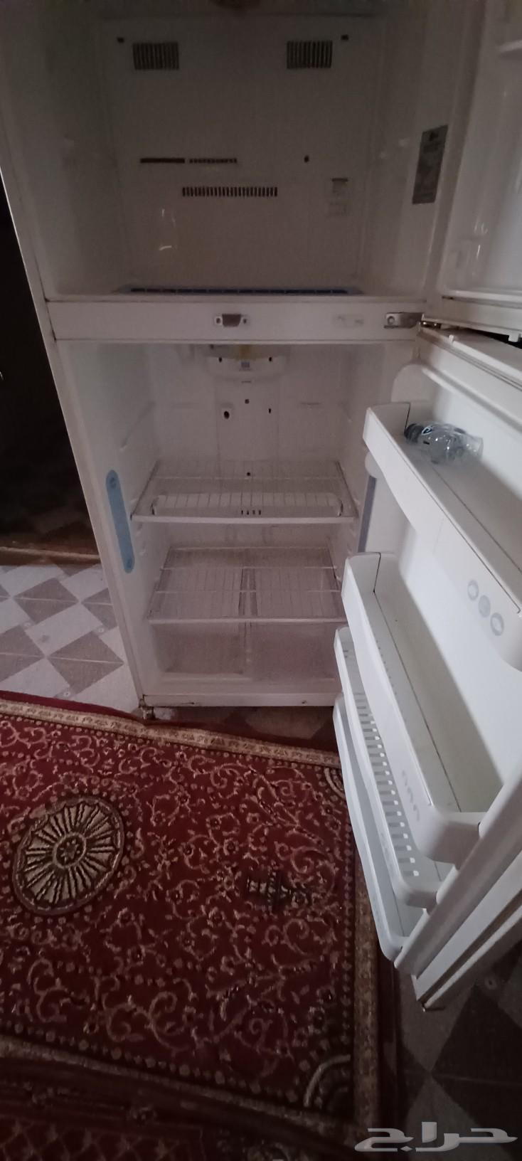 ثلاجه ال جي حجم كبير كانت تبرد والان ماتبرد للبيع63398310982531111