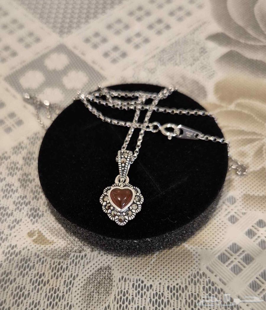 Classic silver chain and pendant with natural agate stone63375011379714111