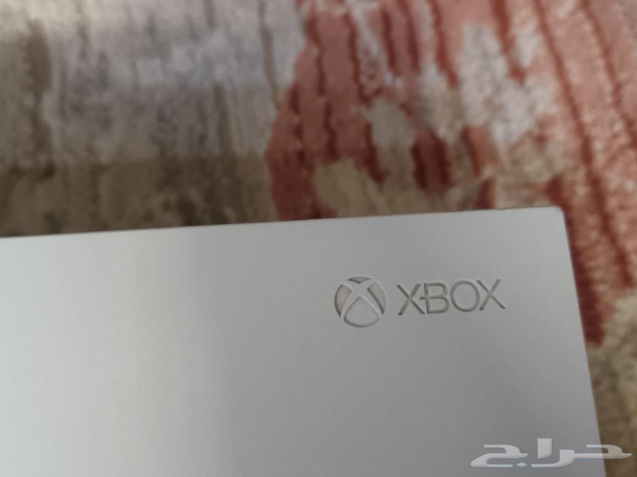 Xbox Series X, new, used once, no issues at all.63371726748801112
