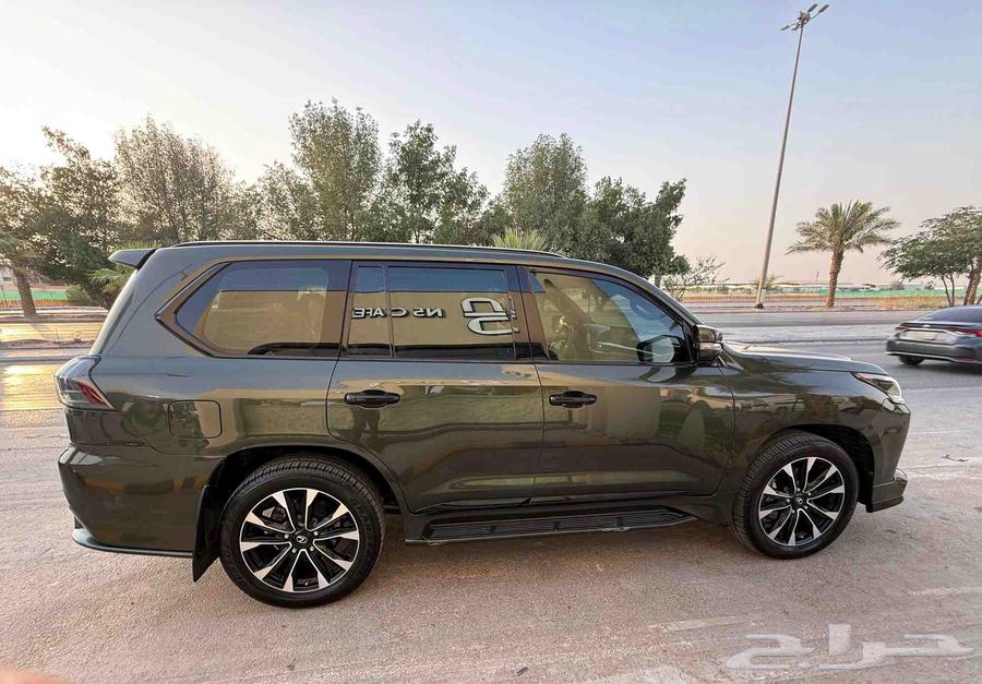Lexus LX570 S Black Edition63614180616833114