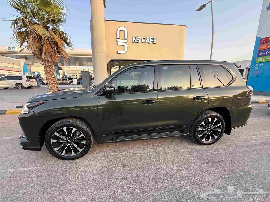 Lexus LX570 S Black Edition63614180616833111