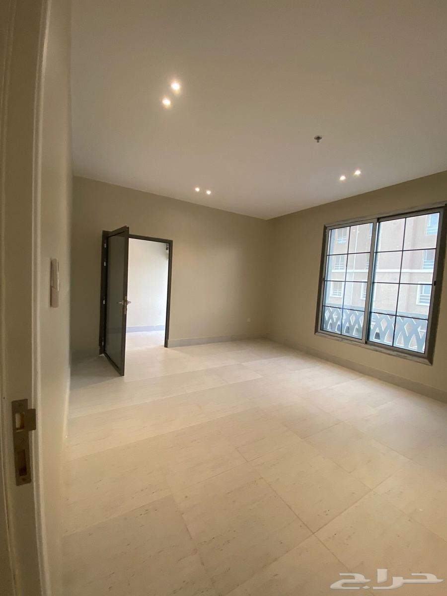 شقة حديثة للإيجار   الحمراء (قرب جسر البحرين) Modern Apartme63363253848578114