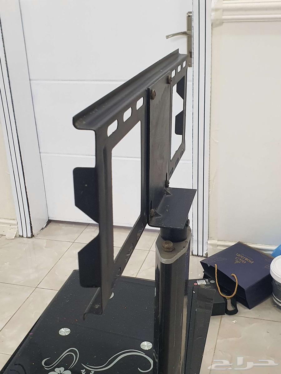 طاوله مع حامل تلفزيون ب150 ريال63362450024706111
