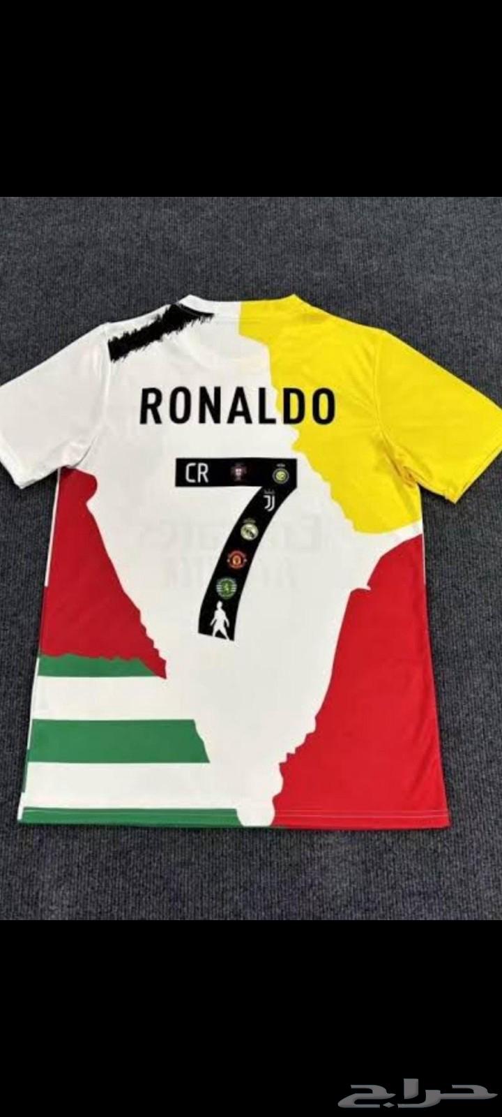 Ronaldo's number 7 jersey from the clubs he played for: Al Nassr, worldwide, and Real Madrid.63359612116609111