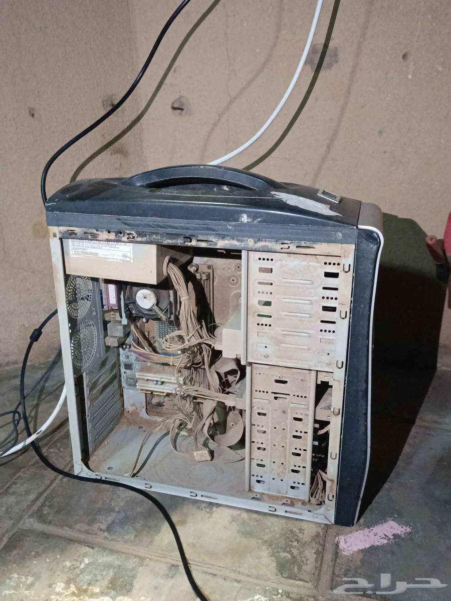 An outdated PC computer for sale with the monitor, taken from the warehouse.63359164602369116