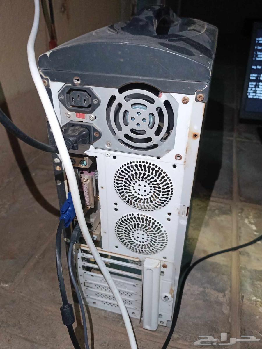 كمبيوتر PC جار عليه الزمن للبيع مع الشاشة مطلعه من المستودع.63359164602369113