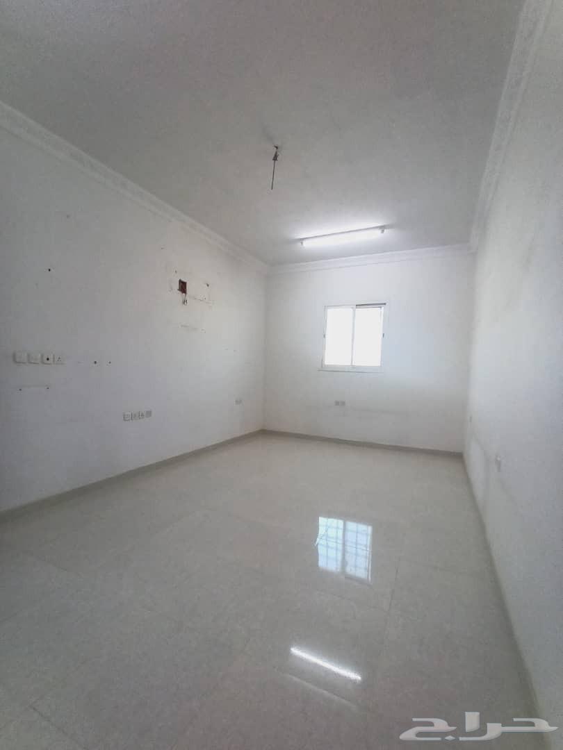 Three-bedroom apartment with a living room in Al-Bayan district63011591954945113