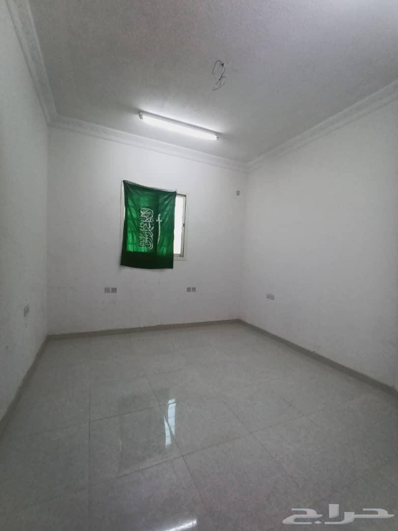 Three-bedroom apartment with a living room in Al-Bayan district63011591954945112
