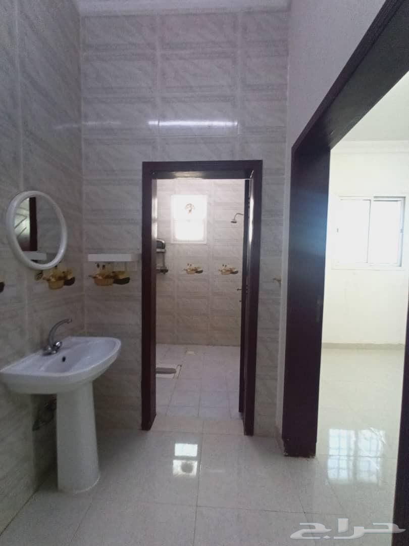 Three-bedroom apartment with a living room in Al-Bayan district63011591954945111