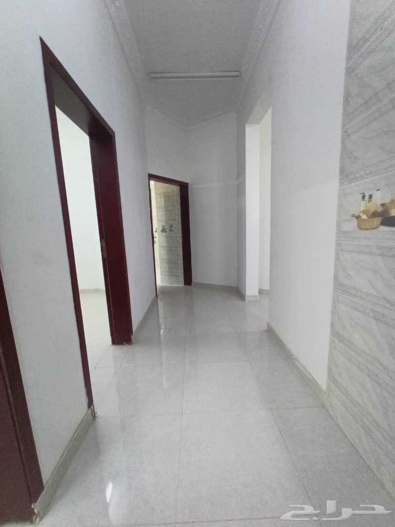 Three-bedroom apartment with a living room in Al-Bayan district63011591954945114