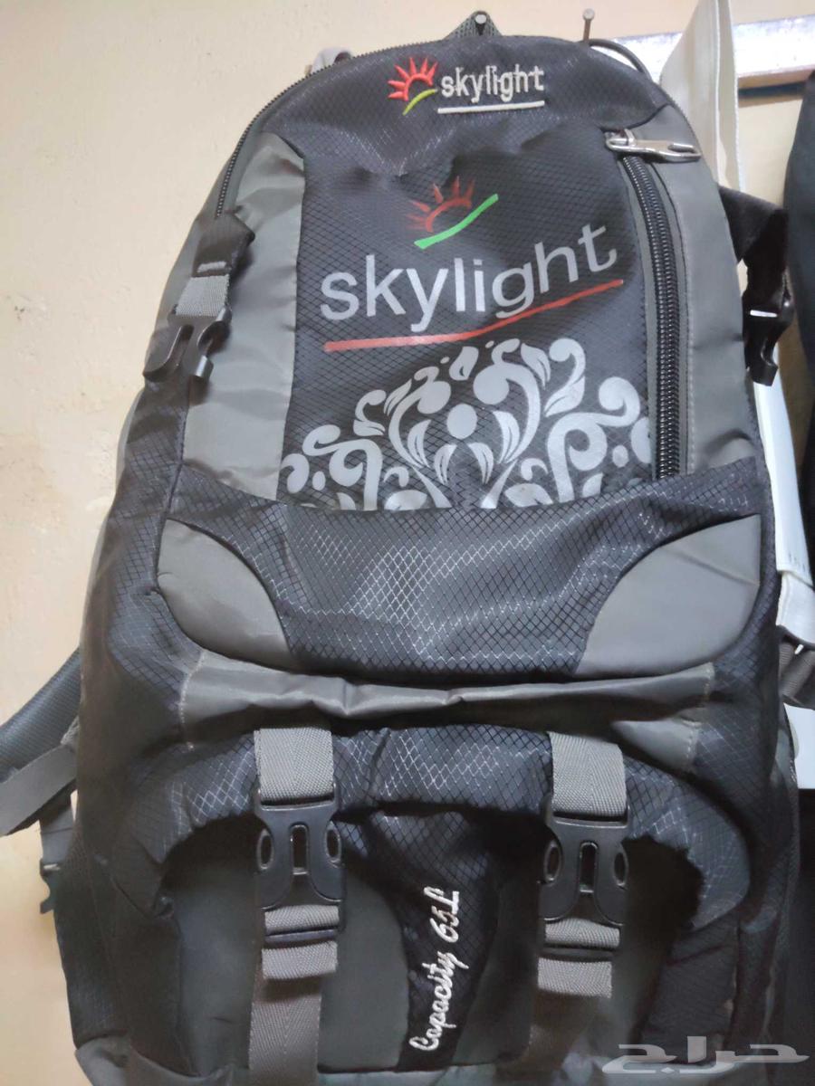 The bag shown in the picture is a backpack from the brand Skylight.63352022211073112