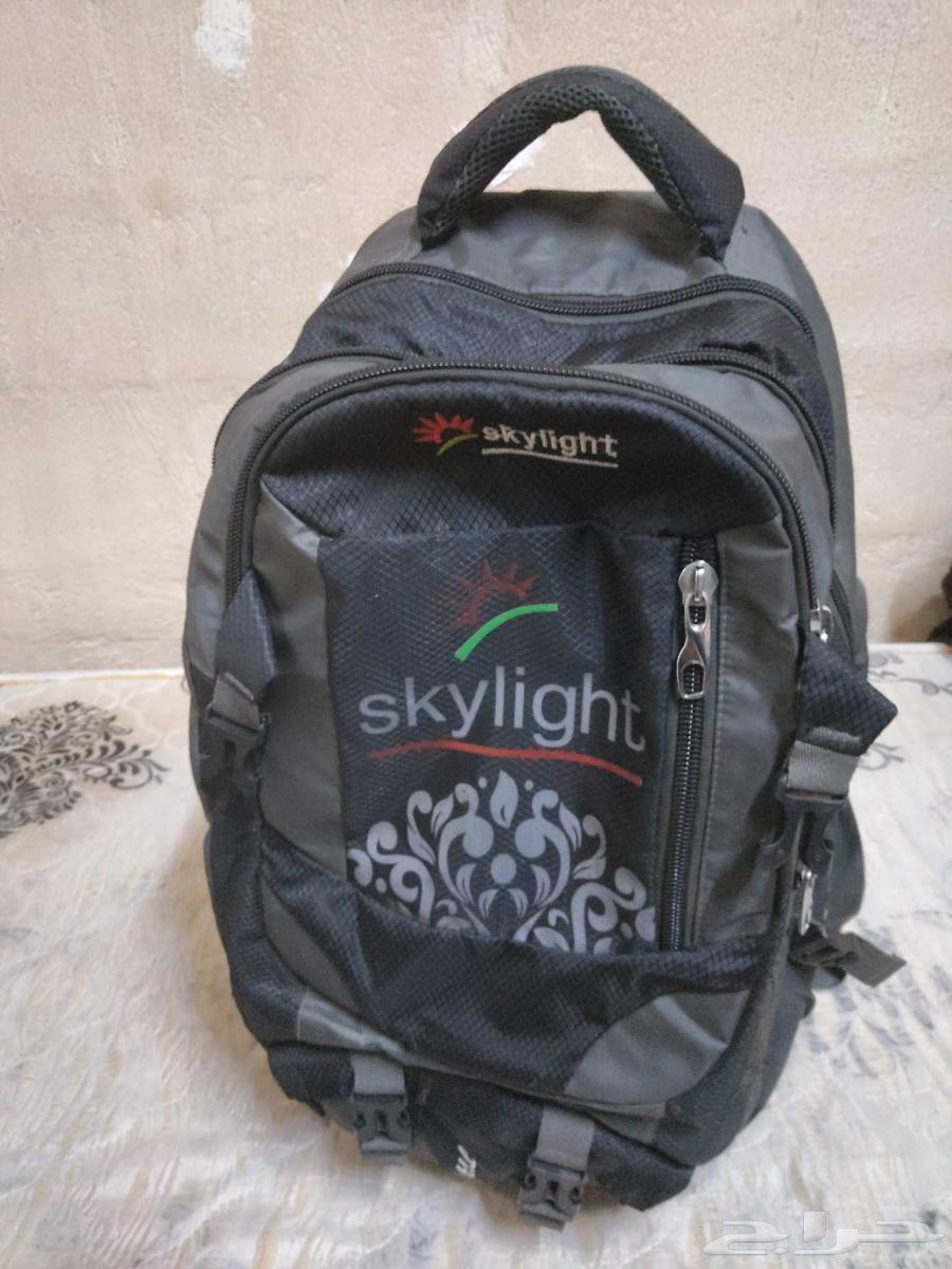 The bag shown in the picture is a backpack from the brand Skylight.63352022211073113