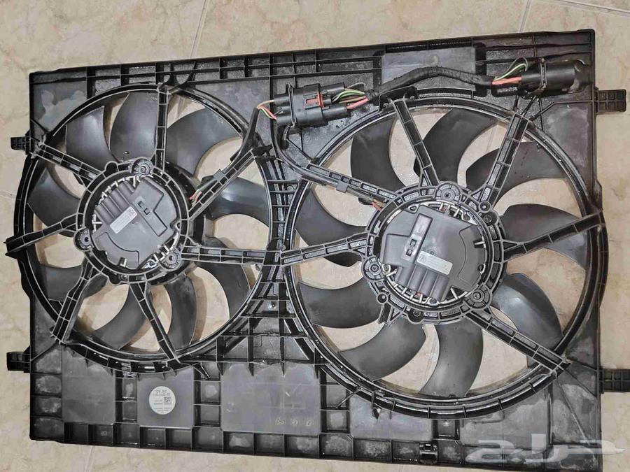 Scissors, assistant, and Teramont fan63242709741825111
