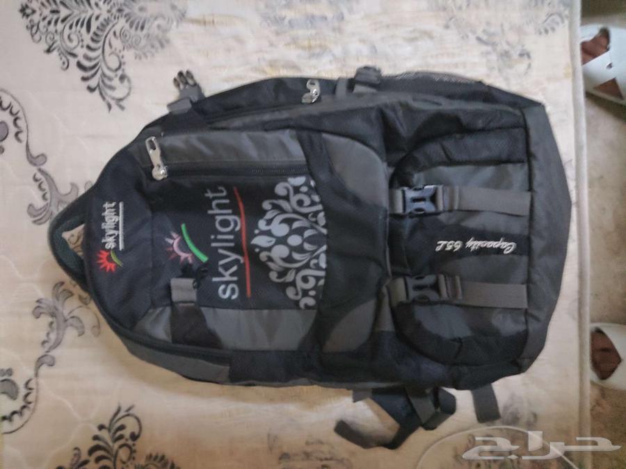 The bag shown in the picture is a backpack from the brand Skylight.63352022211073111