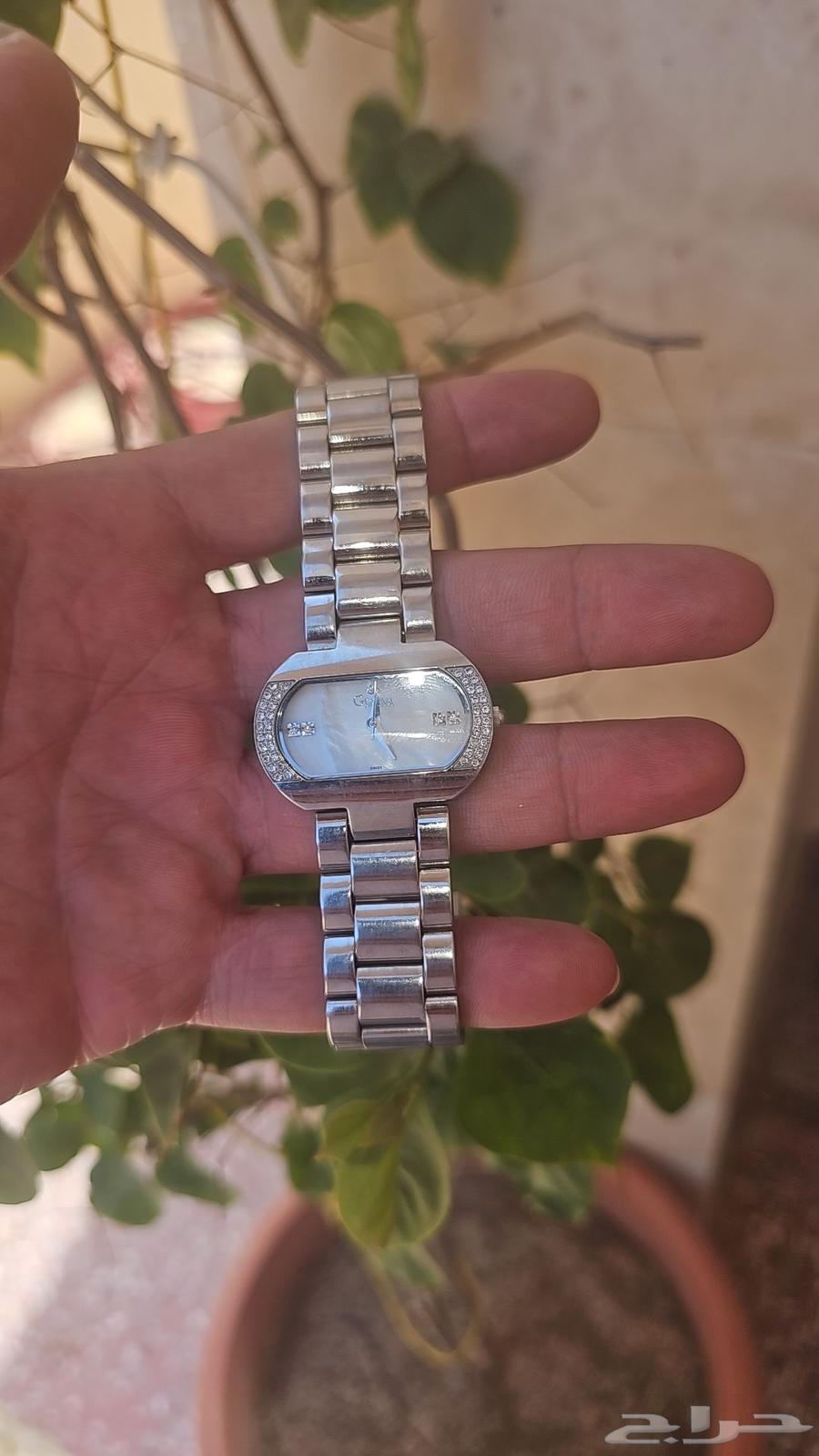 ساعة ماركة جنيفا Geneva صناعة سويسري عليها احجار زرقون طبيع63027675115907111