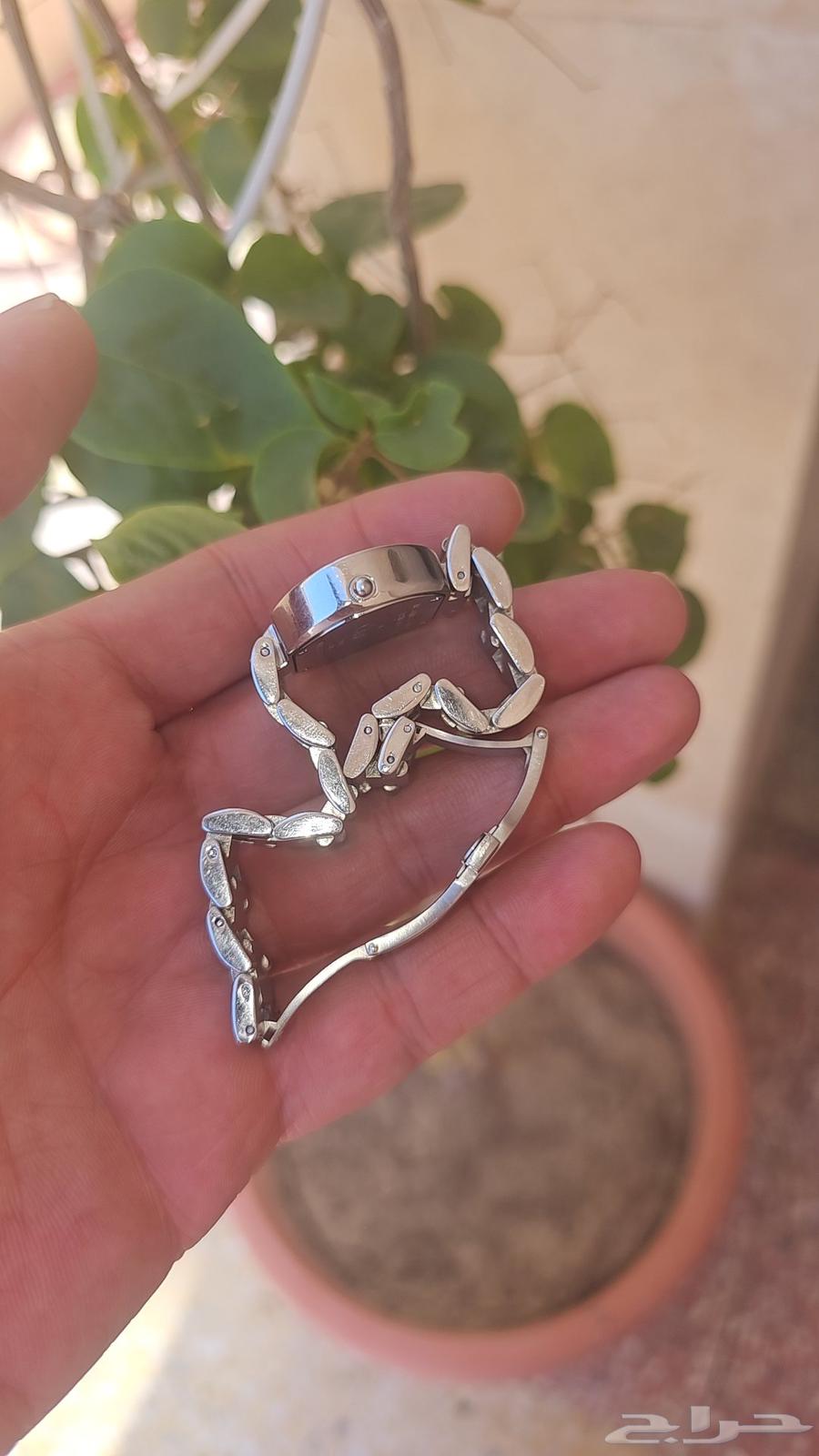 ساعة ماركة جنيفا Geneva صناعة سويسري عليها احجار زرقون طبيع63027675115907113
