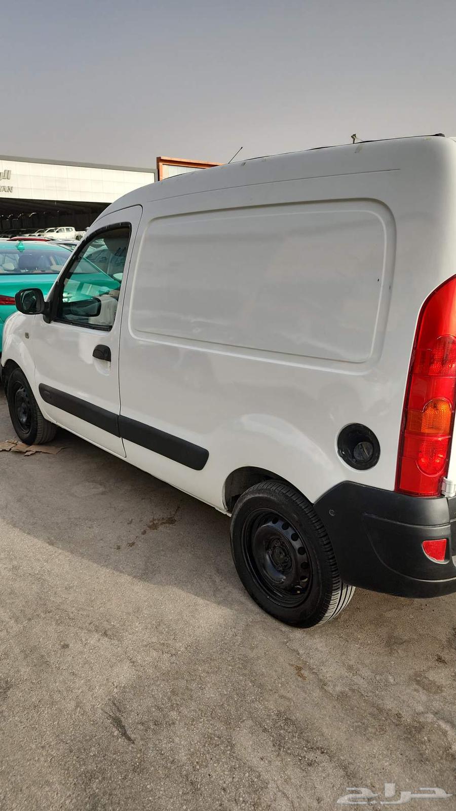 Renault 2008 manual transmission, 131000 km driven, engine and transmission overhauled, repainted63615668712578112