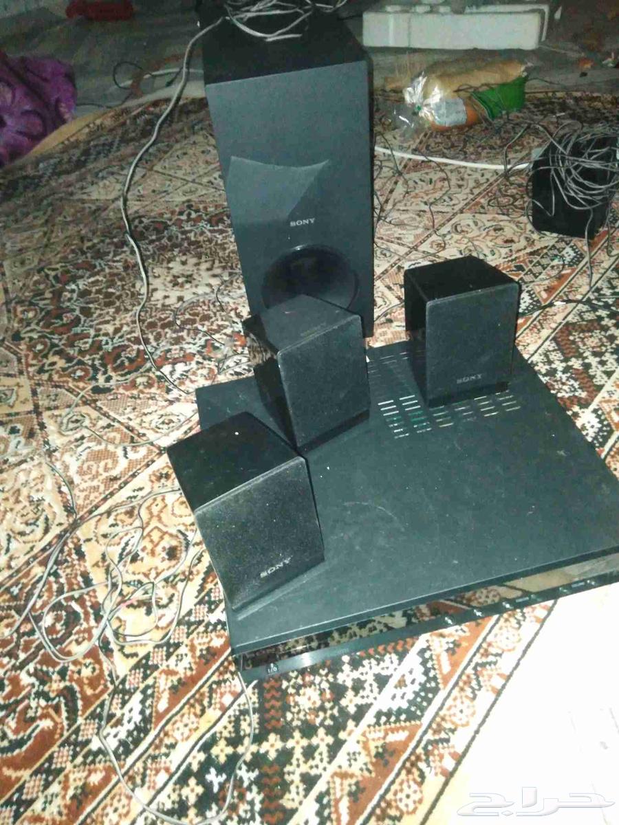 Sony DVD player with five small speakers and one large speaker633422135546901122
