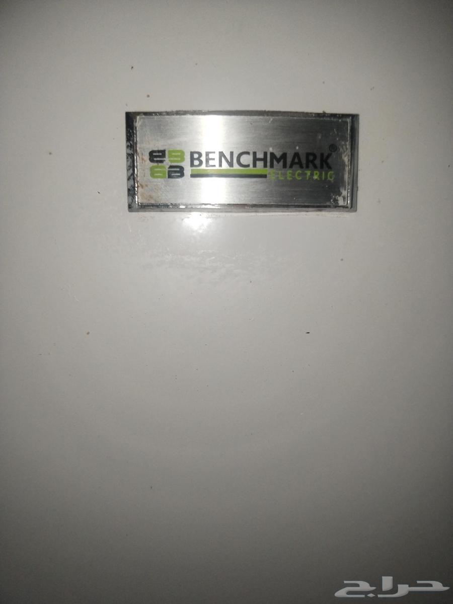 A refrigerator for sale from Binch Mark company for 700, the price is negotiable63343107691779112