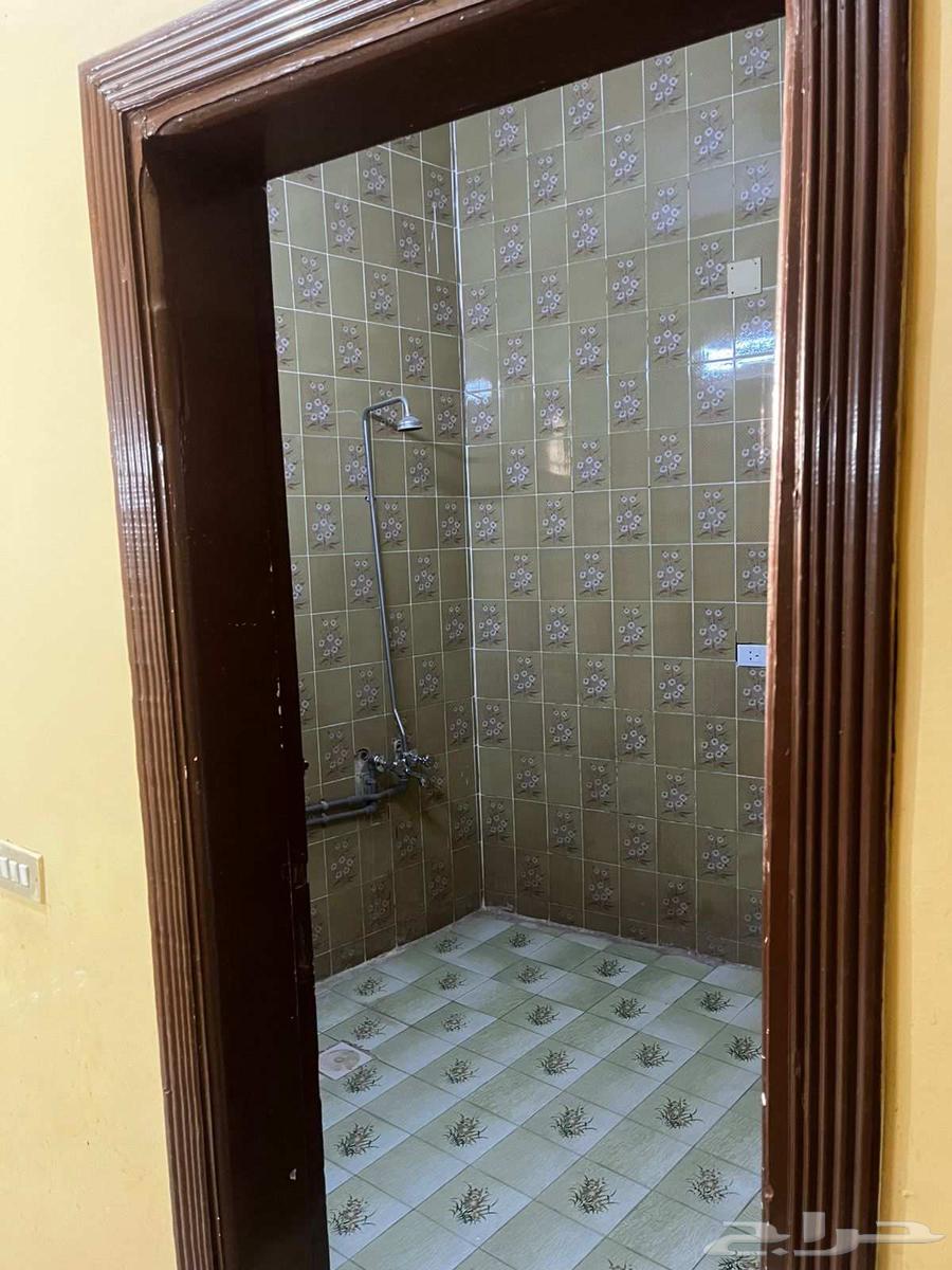 دور ارضي للايجار السنوي ثلاث غرف وصاله ودورتين مياه ومطبخ63027497747586114