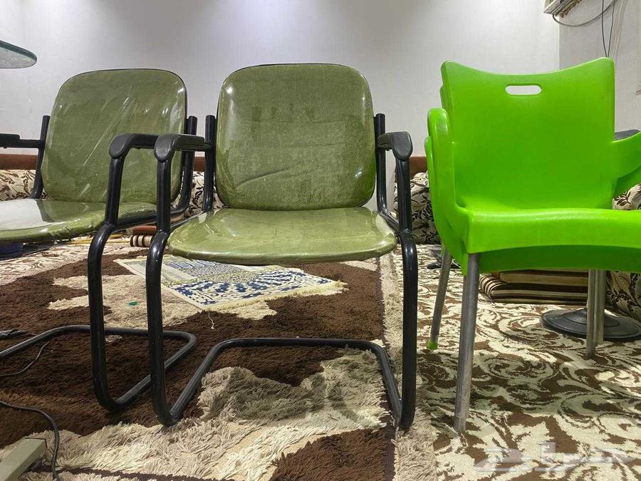 للبيع. فرن غاز مع الأنبوبه ب 300 طاولة طعام مع 2 كراسي63336278068738112