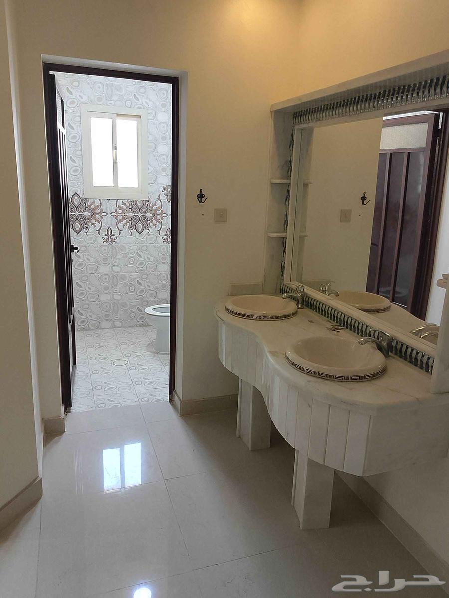 For rent, an apartment for families on the first floor in Al-Nour neighborhood, Dammam. 5 rooms and a living room.63005765182721113