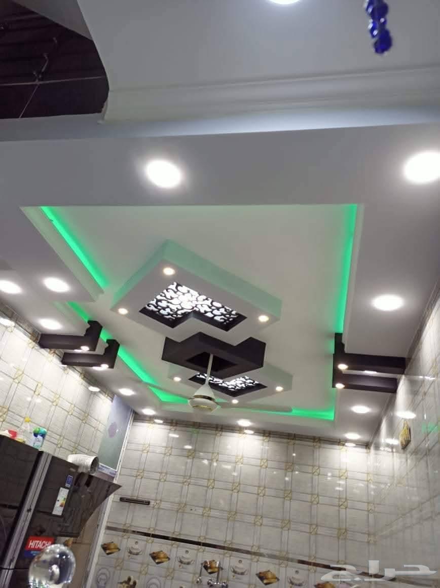 فنان طلاء وتركيب ألواح الجبس63005064673539112