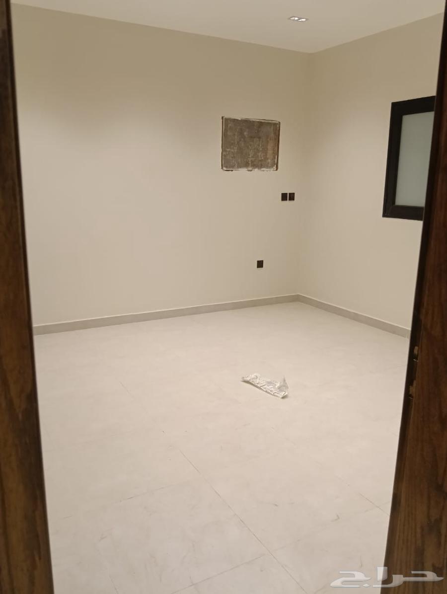 شقه للايجار عوايل في العزيزيه الأحساء62995616711297114