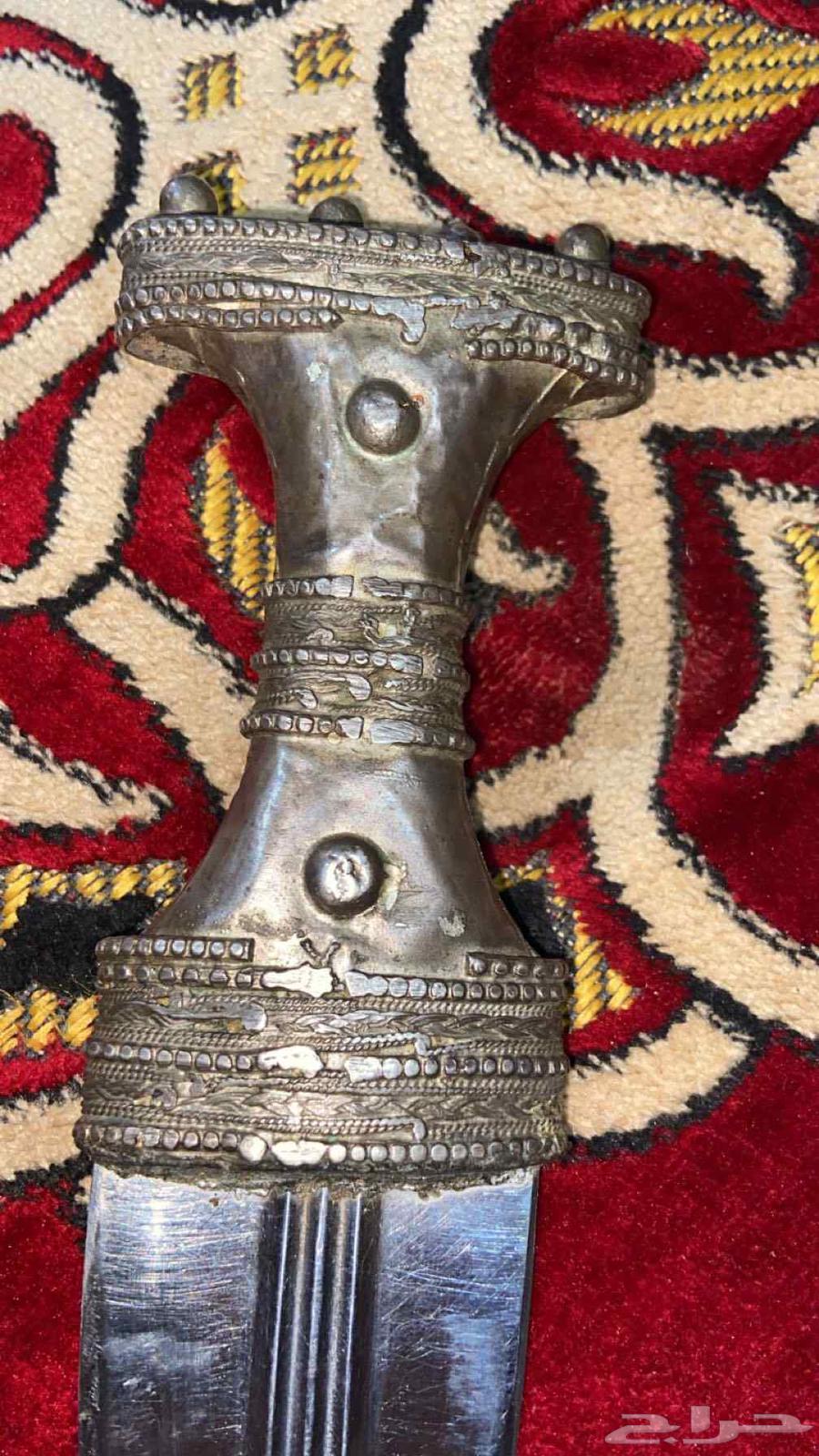 An old silver dagger63618582479489112