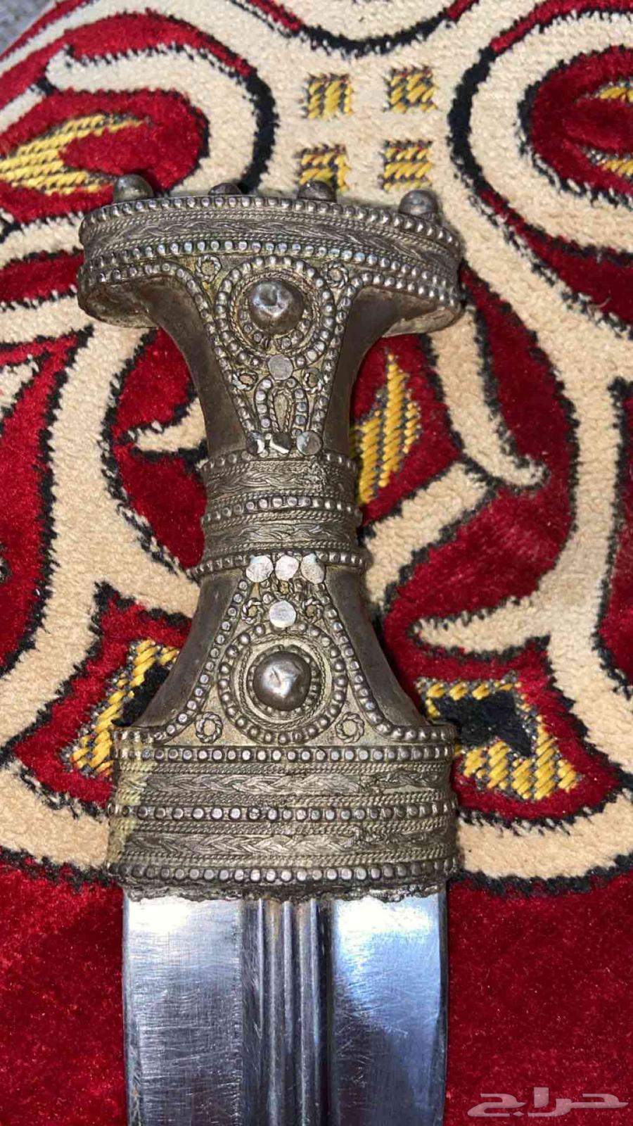 An old silver dagger63618582479489113