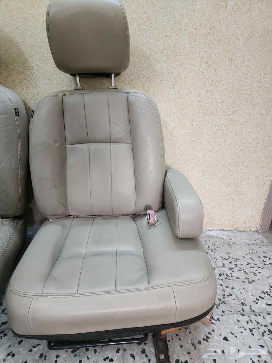 2011 Ford Victoria Seats63625176244098112