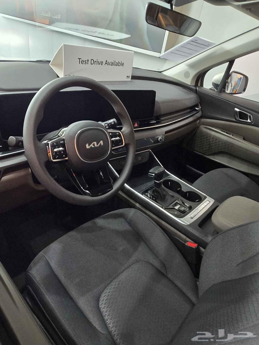 Kia Carnival Luxury Family Car for Only 136,500 for a Limited Time63620977896322114