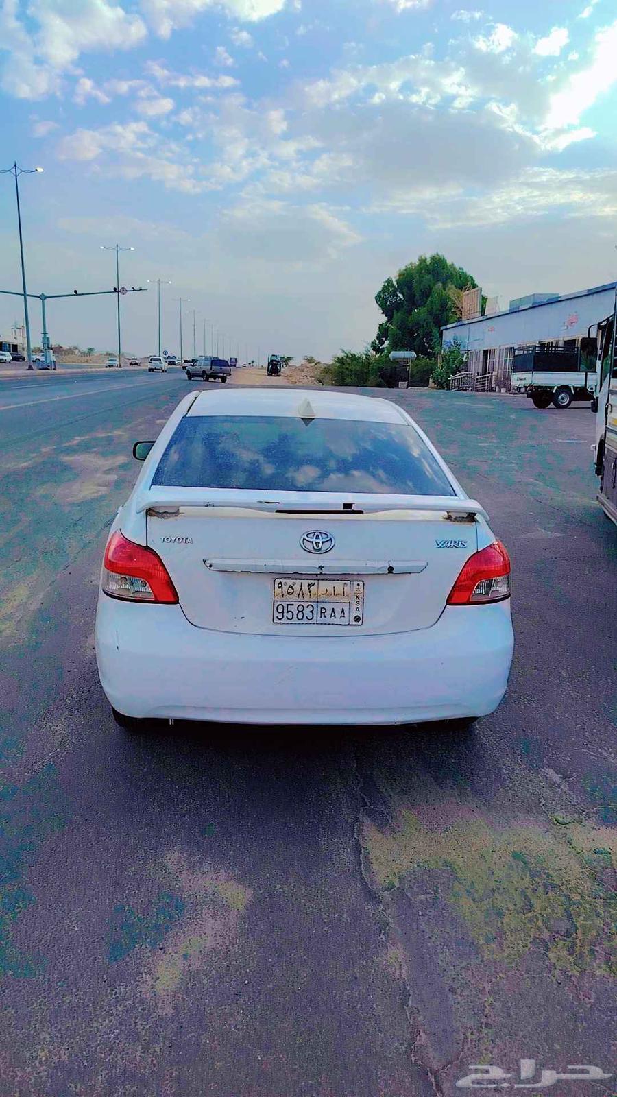سياره ياريس لي البيع63654896347650112