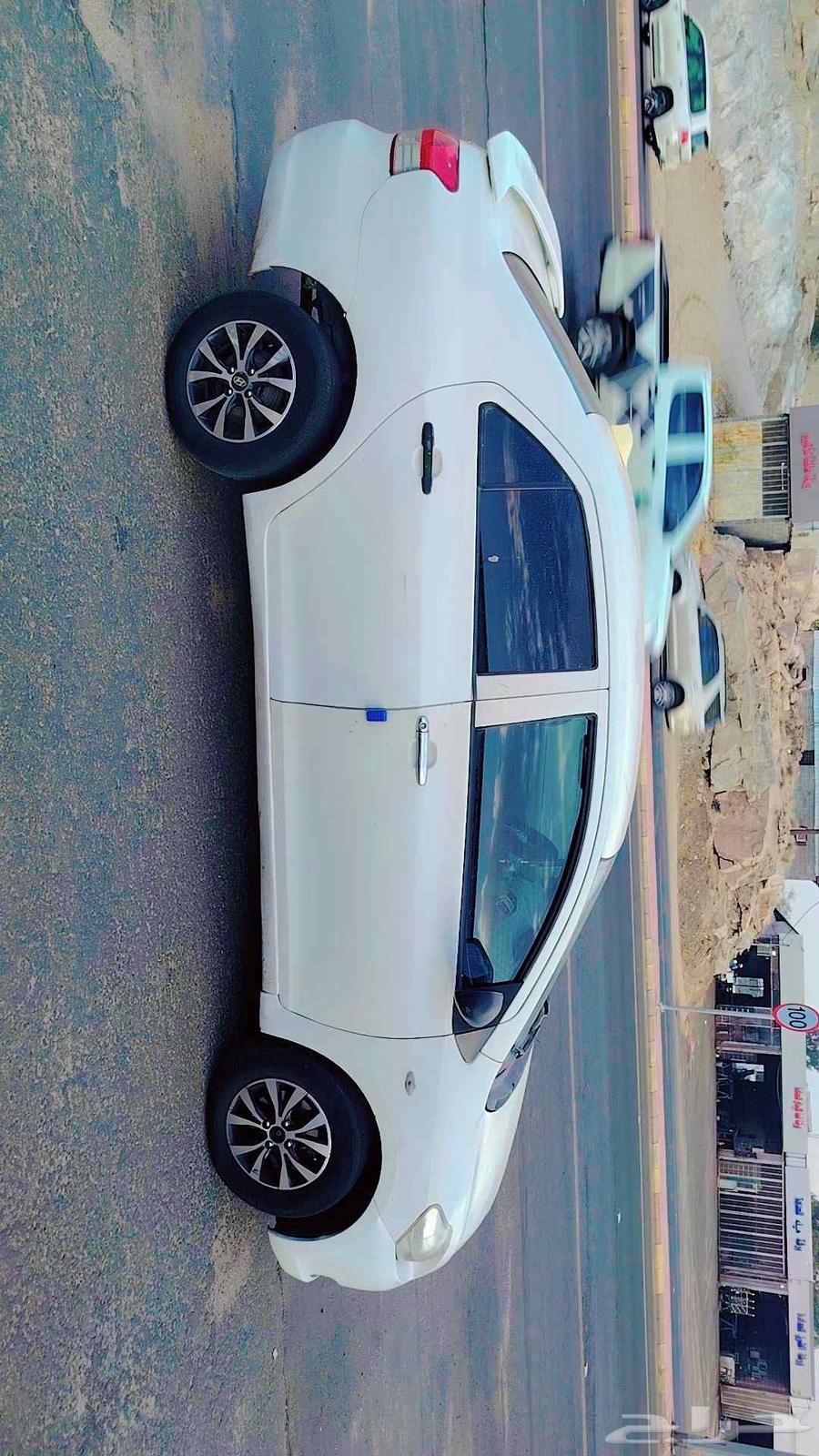 سياره ياريس لي البيع63654896347650113