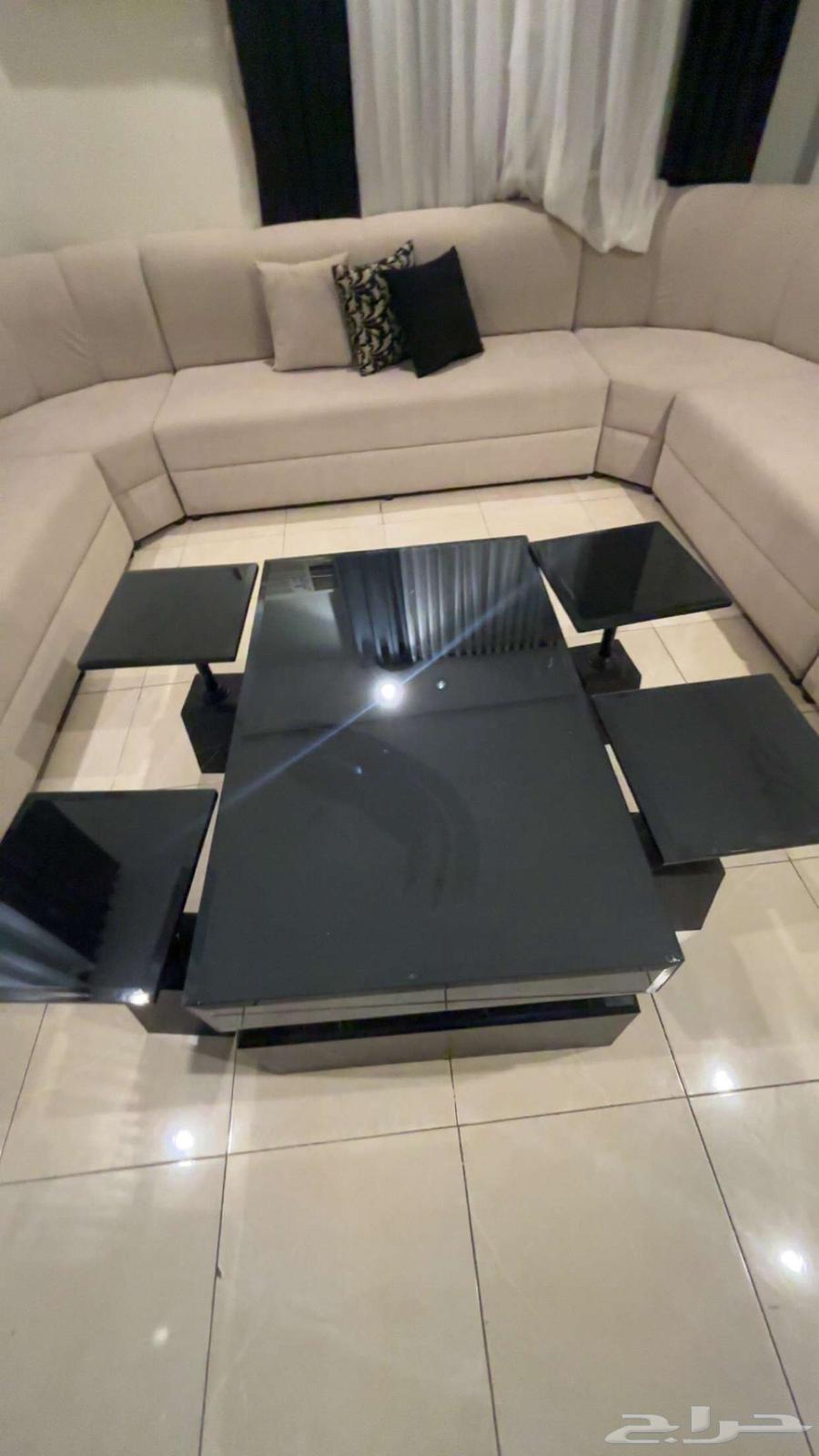 A new table, never used it, a large table and 4 small ones63618779423874111