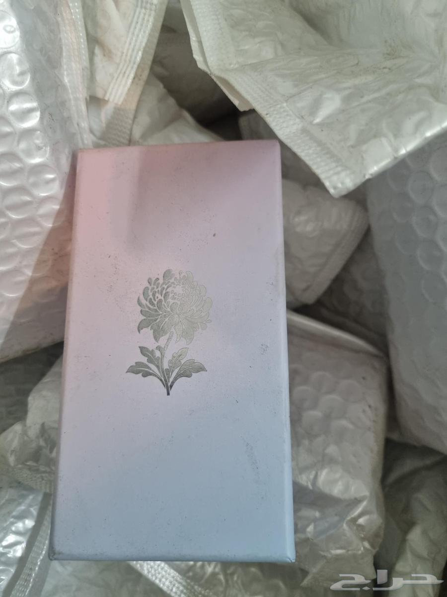 A large quantity of oud oil rolls and perfumes with the box63618770582019111