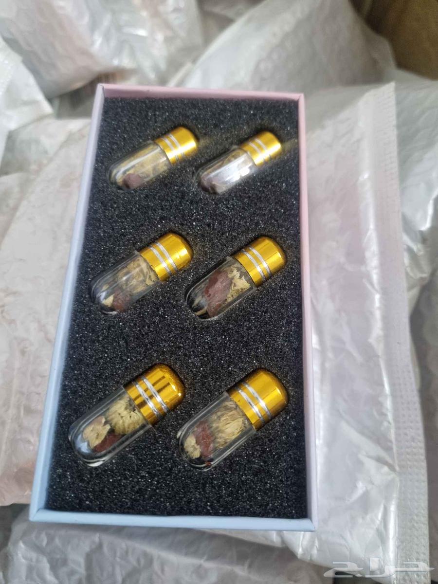 A large quantity of oud oil rolls and perfumes with the box63618770582019112