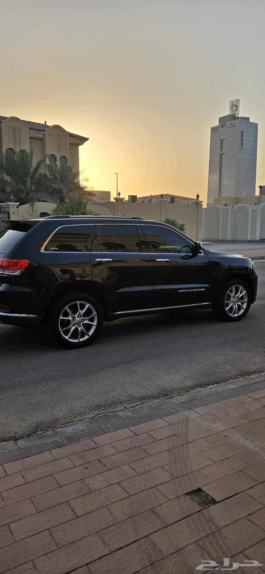 Jeep Grand Cherokee Summit 2015 Full Option Saudi United63654902375938112
