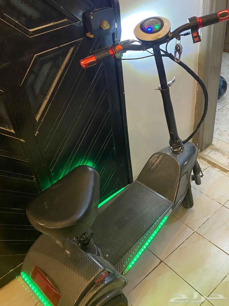 Large scooter63618680941441111