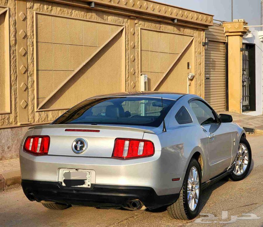 Ford Mustang Premium 2012 (Full Specs)63654920678019114