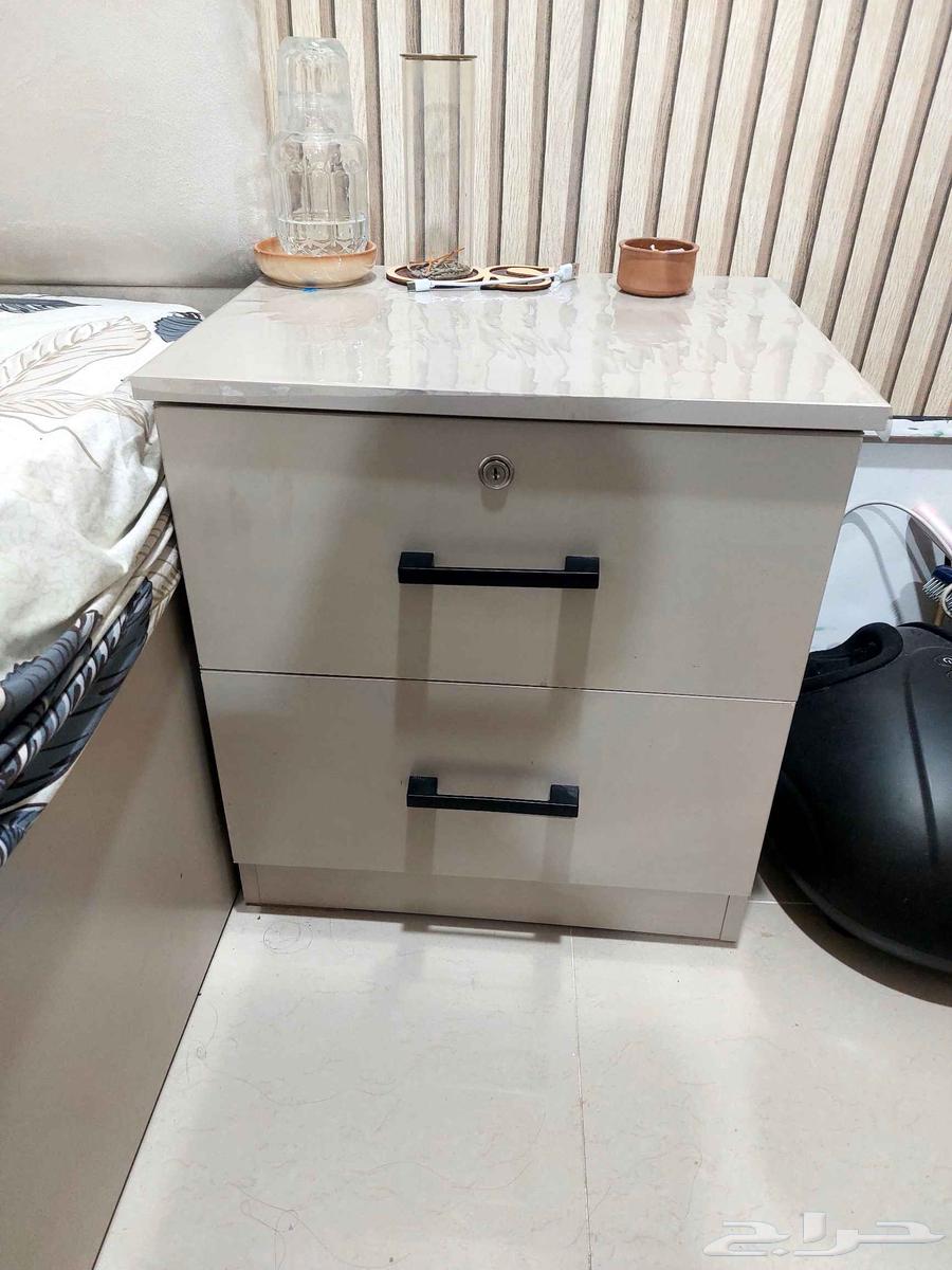 Single bed and nightstand, as good as new63621839453827112