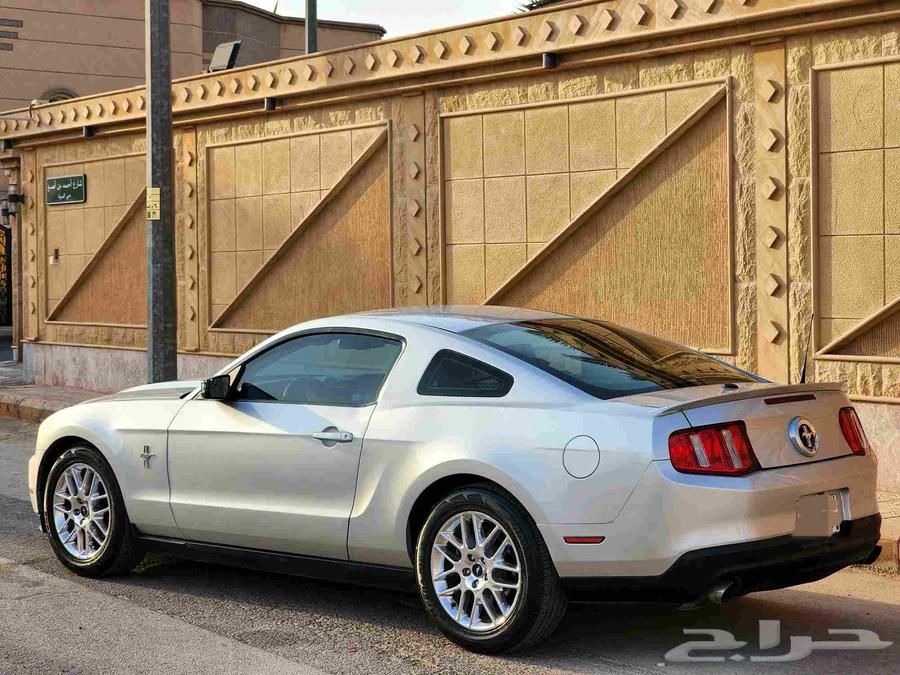 Ford Mustang Premium 2012 (Full Specs)63654920678019113