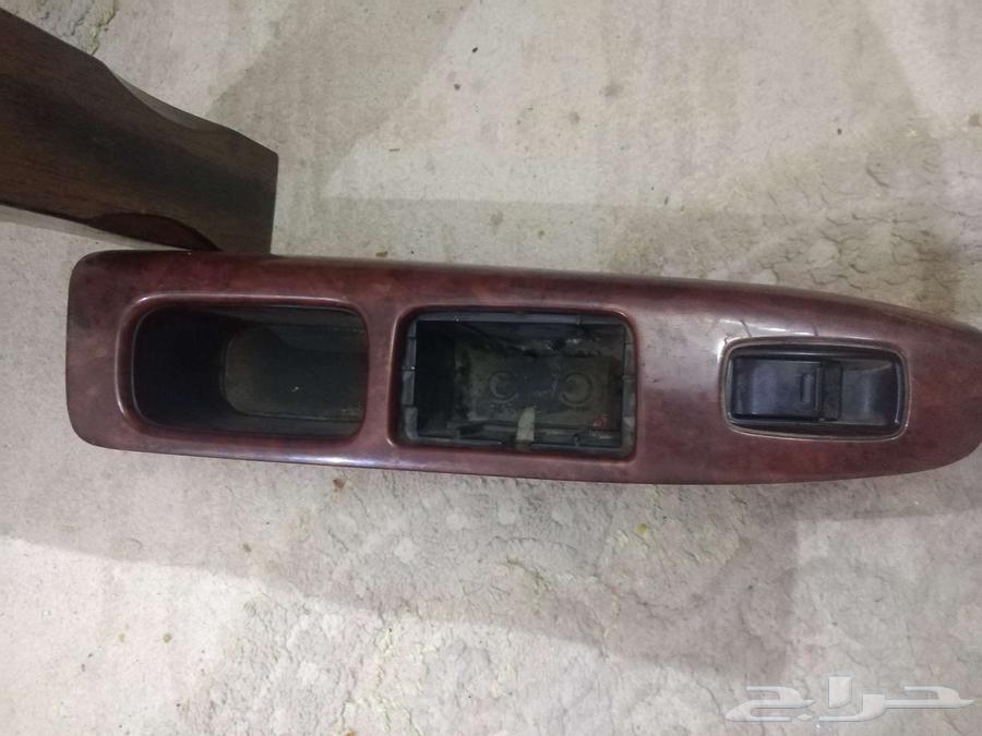Clean Camry door trim with a crack63655043219074110