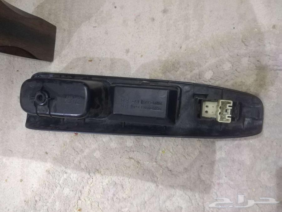 Clean Camry door trim with a crack63655043219074112