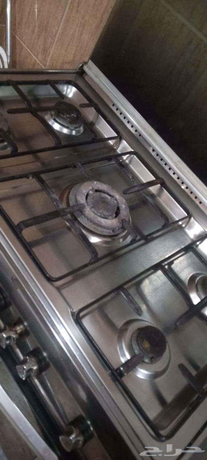 عفش منزل للبيع المستعجل مع جرتين غاز وطاولة خشب تك 4كراسي63624536327554113